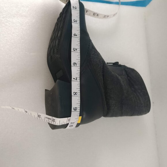 Vintage Genuine Real Leather Front zipper lined boot 6 made in canada - Picture 5 of 9